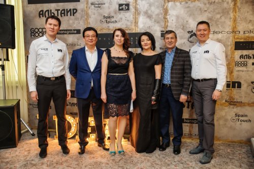 Organizatoryi Premii s CHlenami Jyuri 500x333